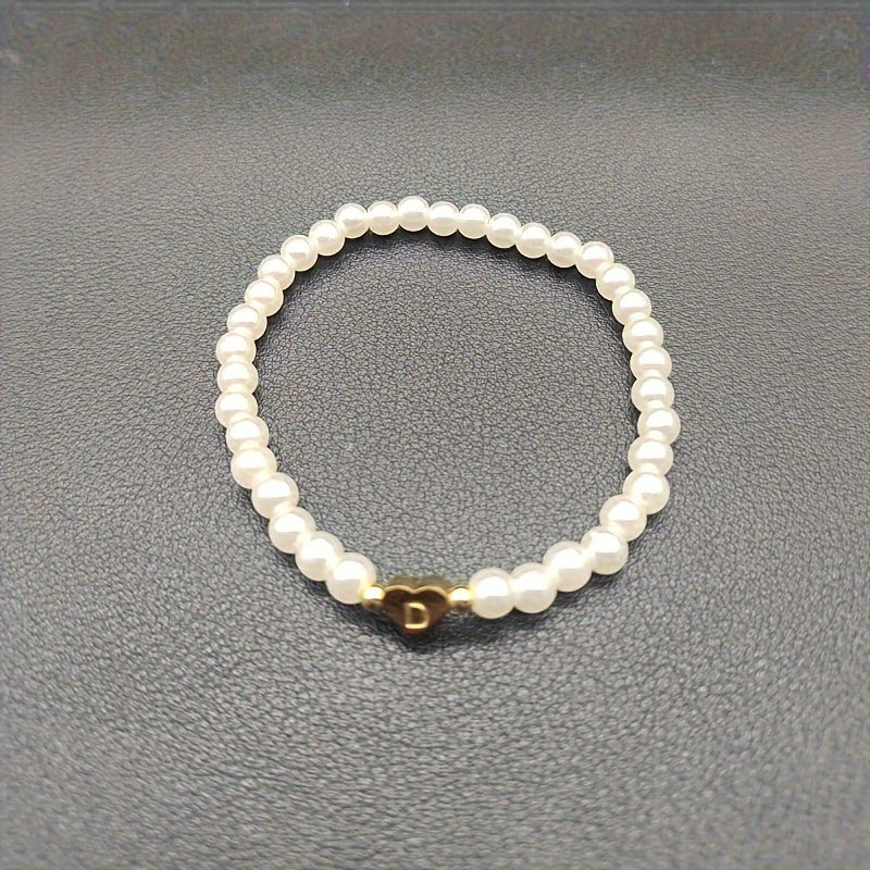 Damen Perlenarmband - Goldfarbener Herz-Buchstaben-Anhänger