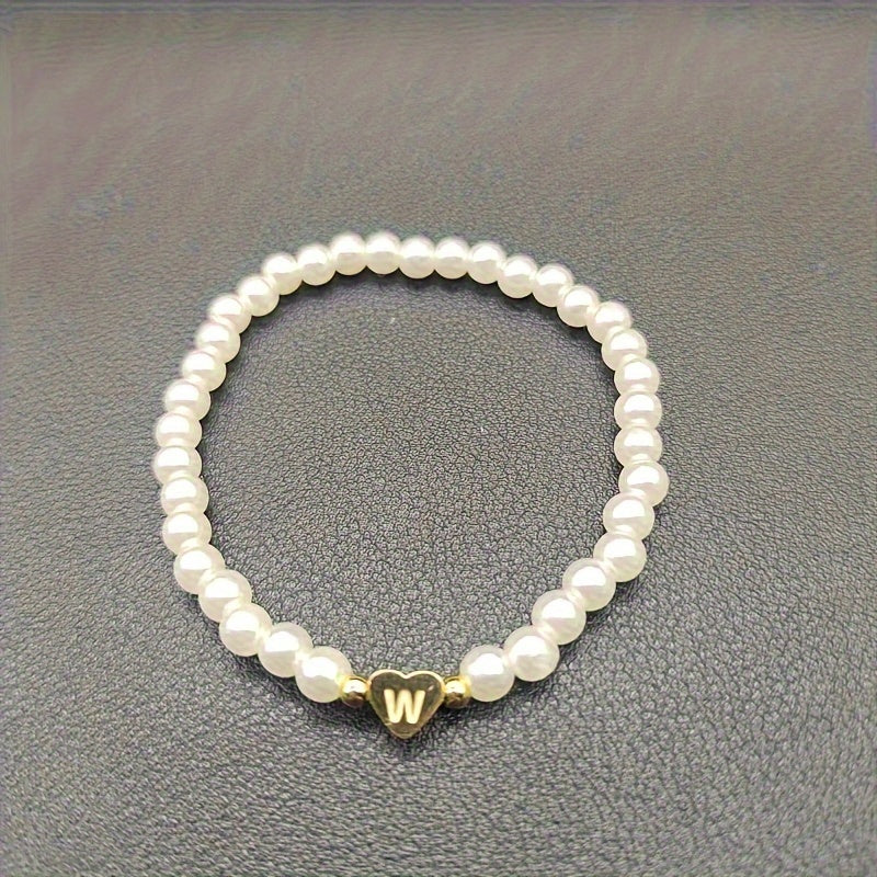 Damen Perlenarmband - Goldfarbener Herz-Buchstaben-Anhänger