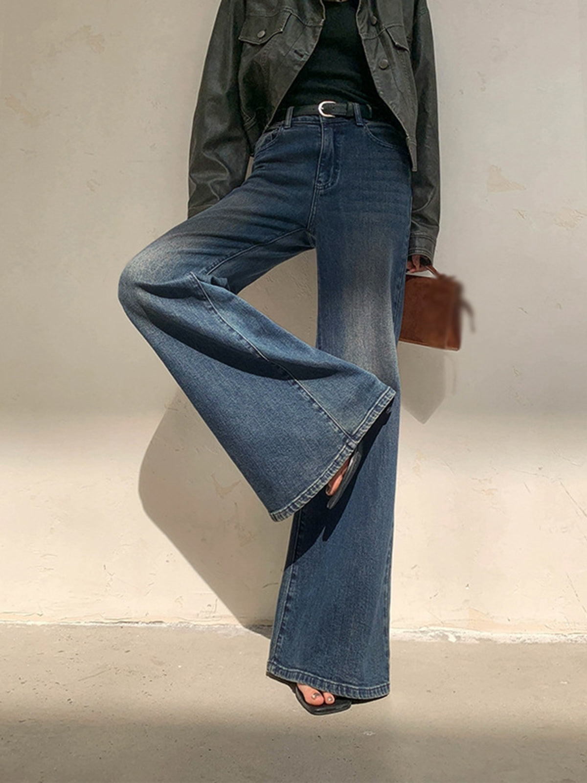 Damen Blaue Vintage-Jeans im Schlagstil - Hoher Bund mit offenem Saum