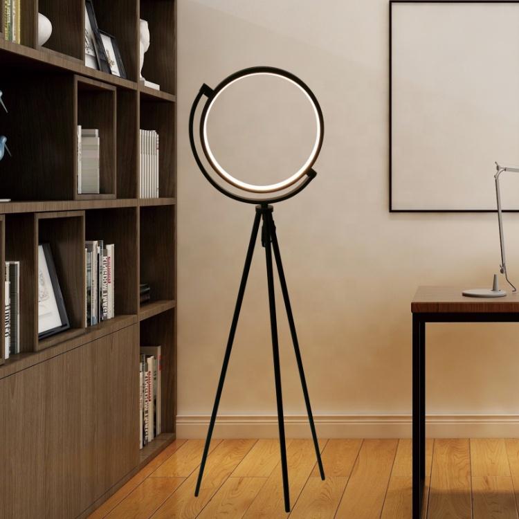 LED Design Stehlampe – Tripod Stativ und Ringlicht-Kopf