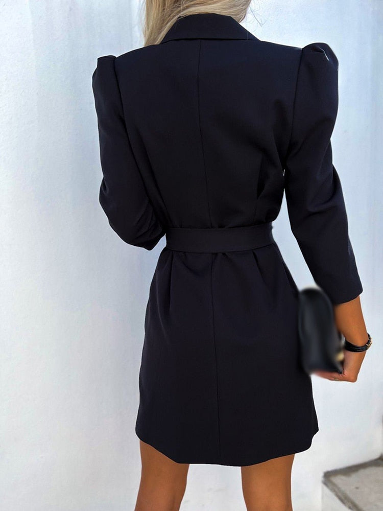 Damen Zweireihiges Minikleid - Maßgeschneiderte Passform & Puffärmel