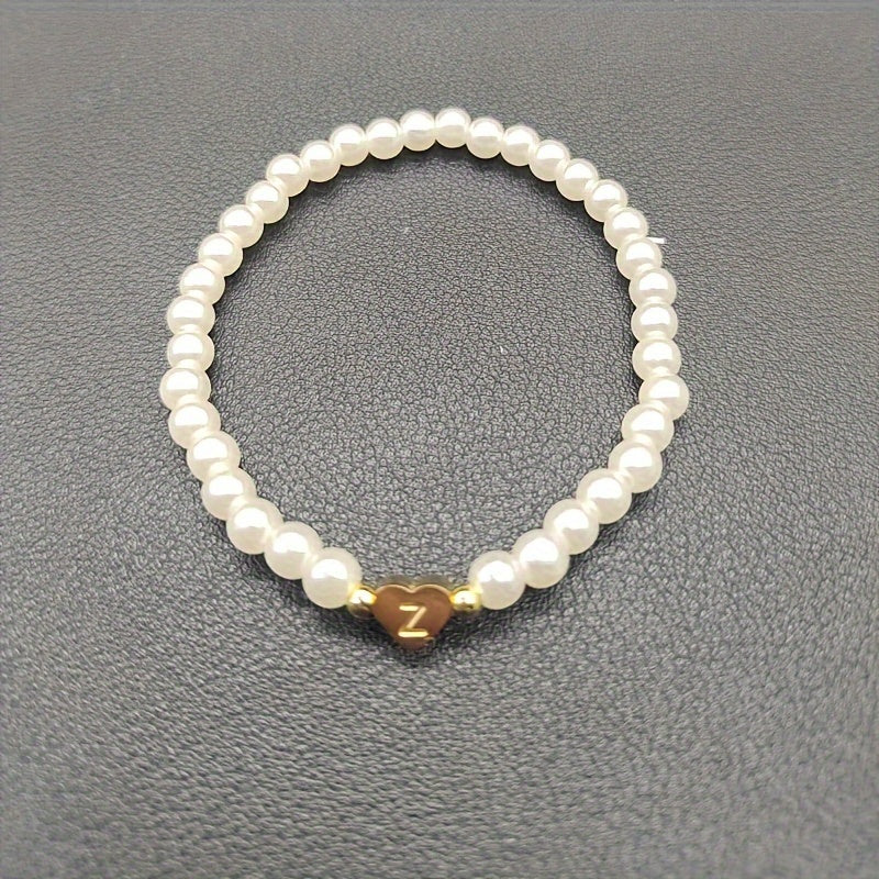 Damen Perlenarmband - Goldfarbener Herz-Buchstaben-Anhänger