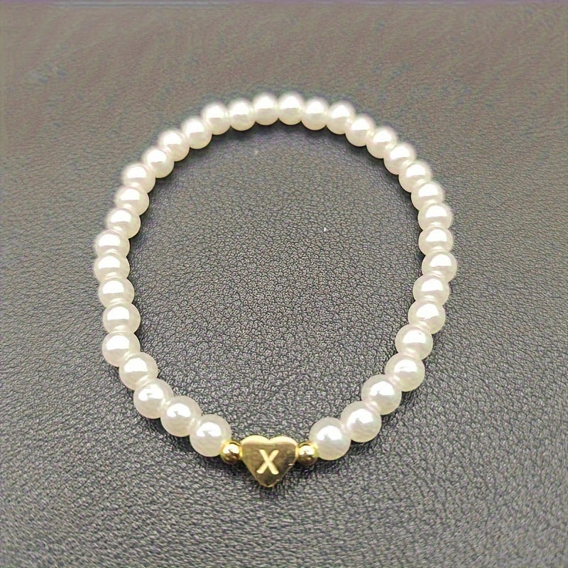 Damen Perlenarmband - Goldfarbener Herz-Buchstaben-Anhänger