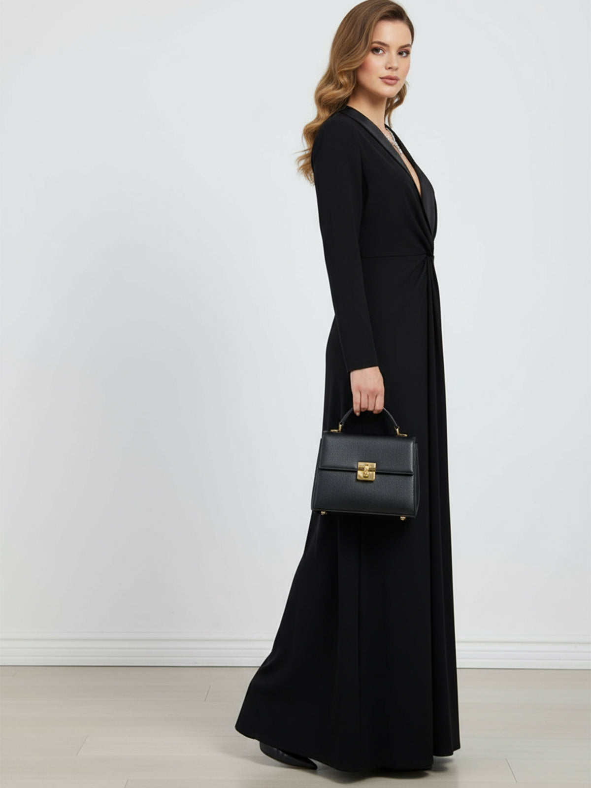 Damen Schwarz Maxikleid– Tailliert mit Tiefem V-Ausschnitt