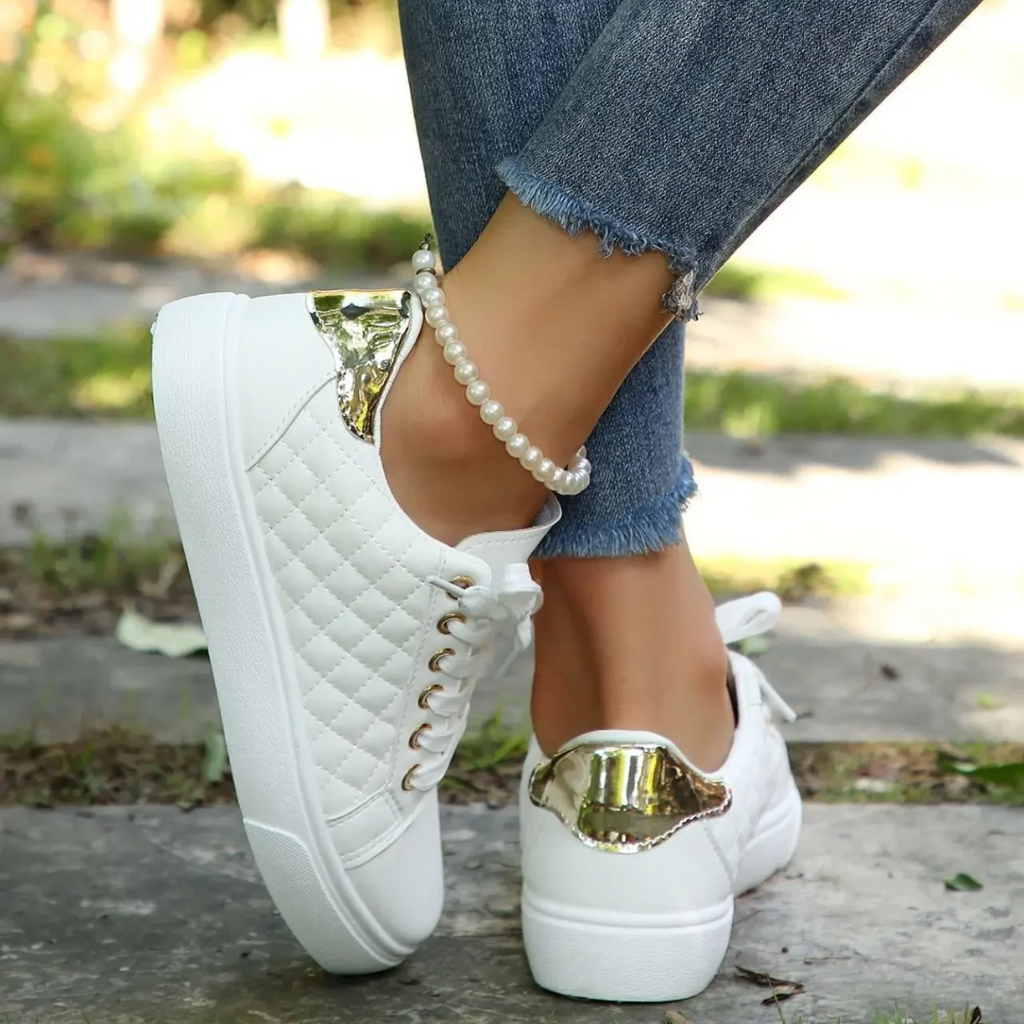 Damen Gesteppte Schnür-Sneakers - Mit Gold-Details